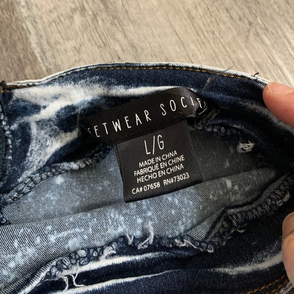 Acid Wash Pencil Skirt 🧼 - Picture 3 of 3